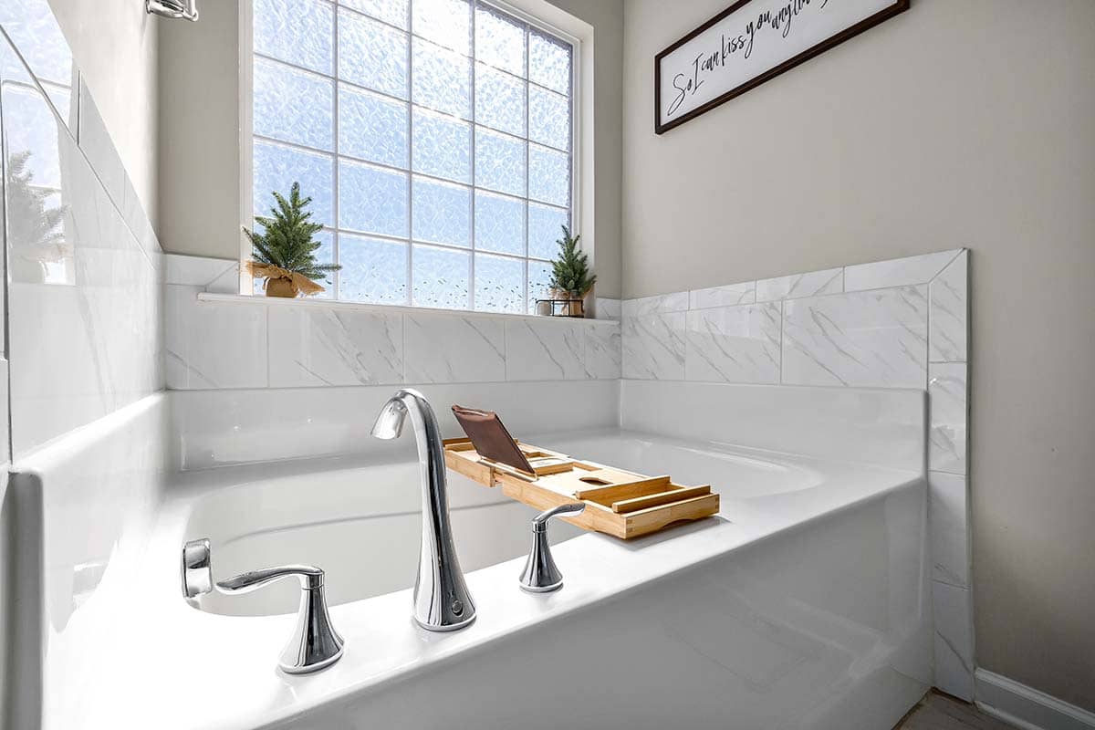 Main Bathroom Main Bathroom